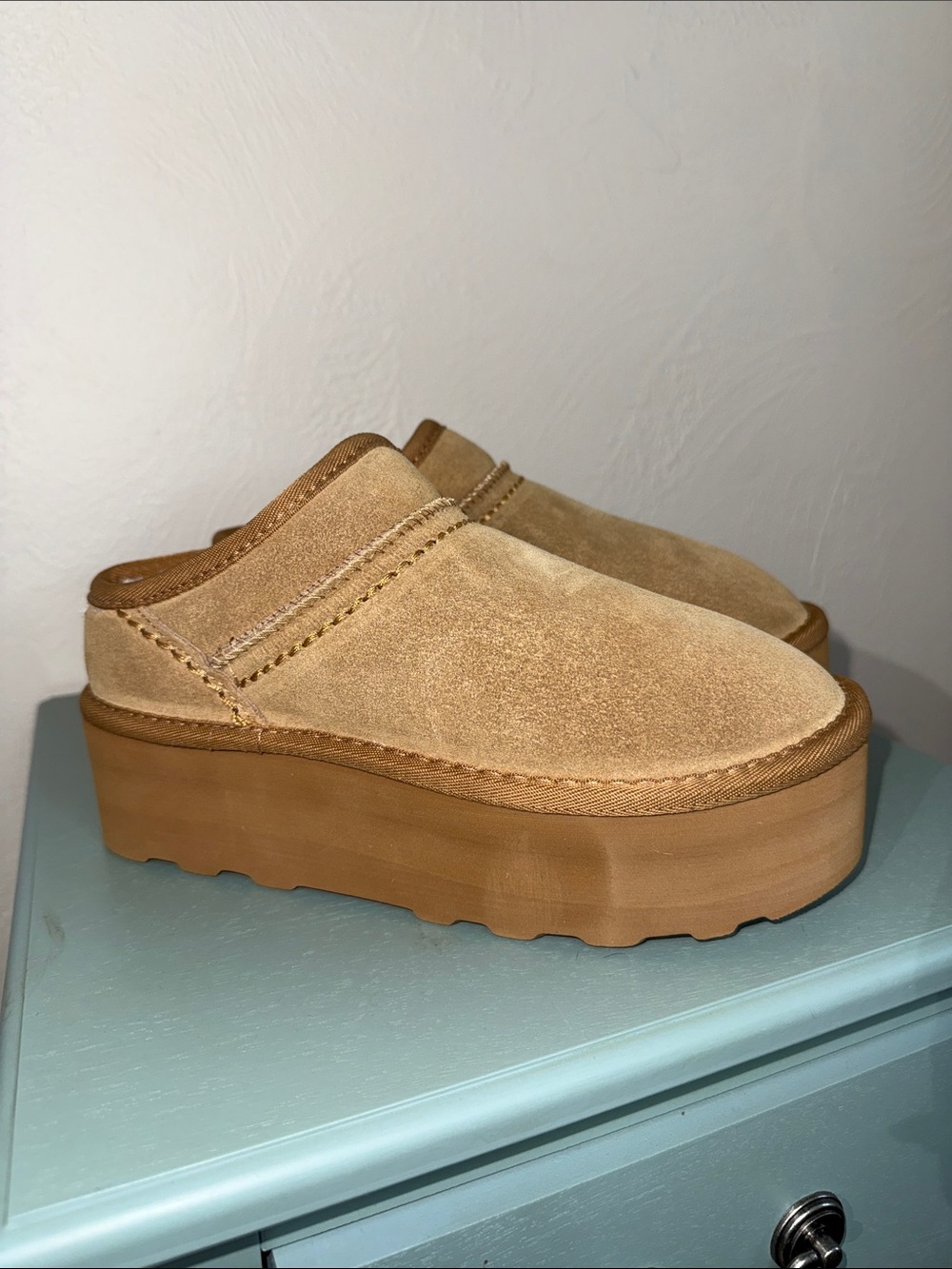 CUSHIONAIRE Platform Mini Slippers Chestnut Faux Fur Women’s 6 NWOT